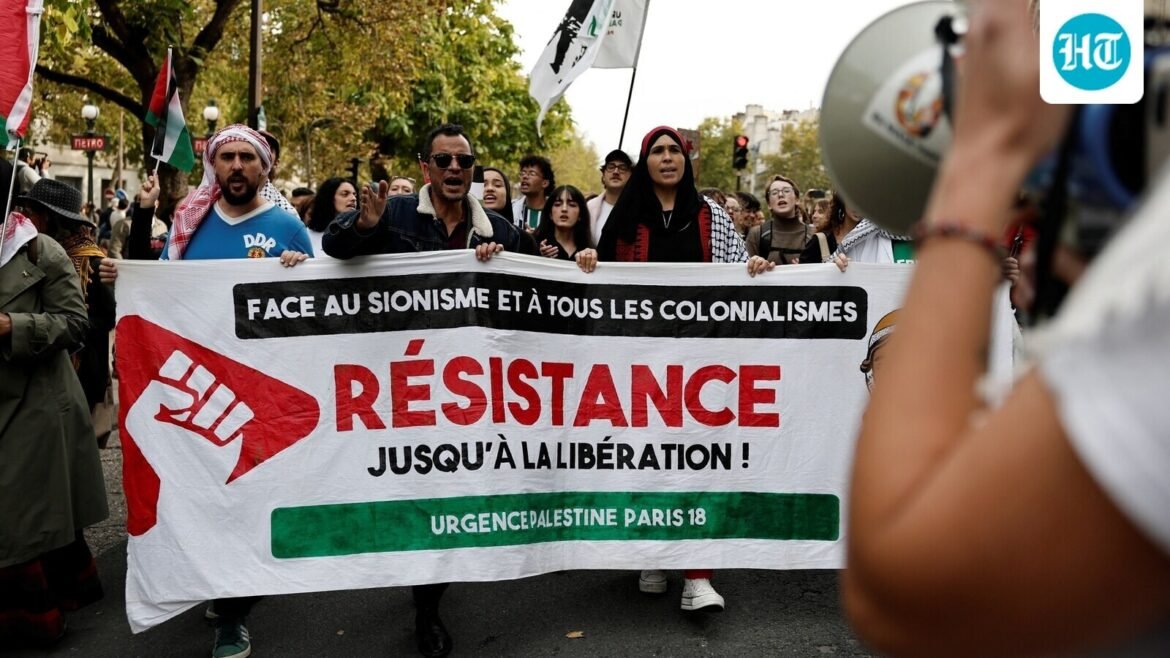 Eiffel Tower ditutup dengan latar belakang pemogokan nasional di Prancis terhadap pengurangan biaya