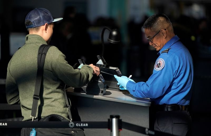 FAA berencana untuk melakukan 11.000 karyawan di pemerintah AS