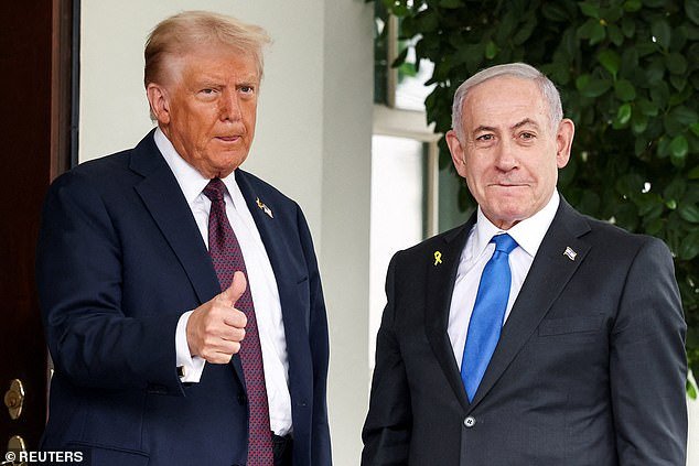 Hamas setuju untuk menyampaikan semua sandera sesuai dengan Rencana Dunia Trump untuk Gaza: Teroris memuji presiden