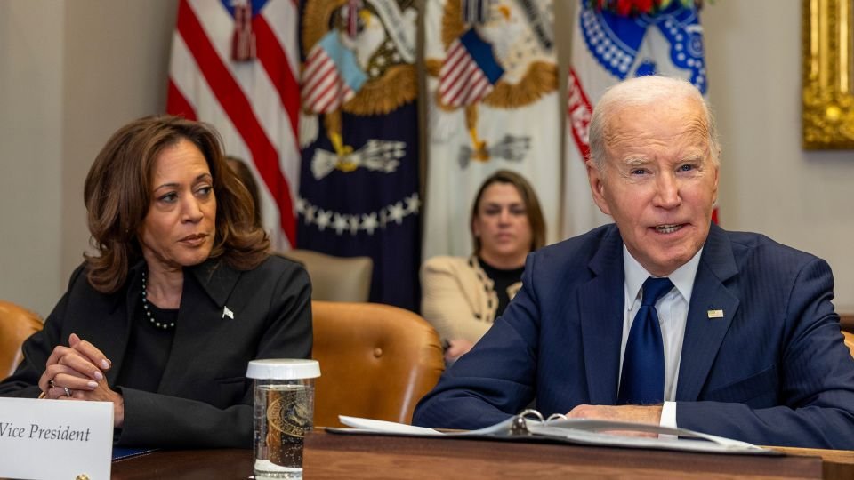 Kamala Harris berbicara tentang hubungannya yang “sulit” dengan Biden, termasuk ketika Biden “sangat mengecewakannya”.