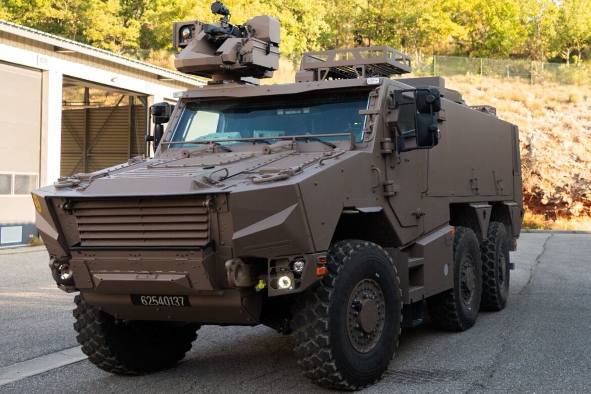 Resimen Artileri Marinir ke -3 dari Ladang Angkatan Darat Prancis Griffon MEPAC 120 -A MM Solution Carrier