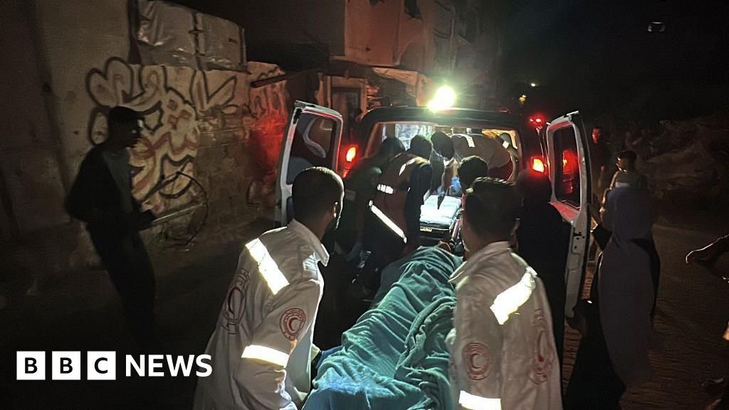 Serangan Israel menewaskan 33 orang di Gaza, kata para responden pertama, ketika Trump bersikeras mempertahankan gencatan senjata