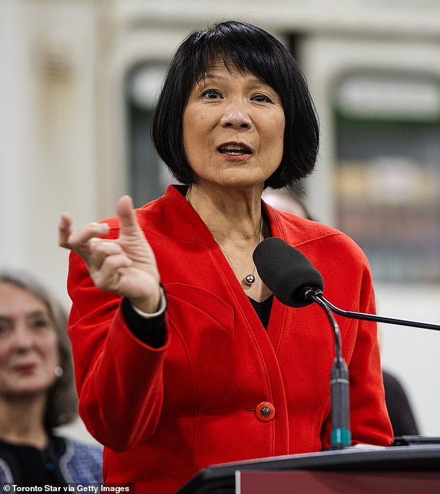 Walikota Toronto mengancam untuk meningkatkan pajak real estat sebesar 78 juta dolar AS untuk membayar biaya perlindungan migran