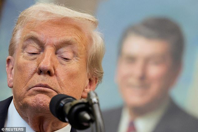 Wall Street bereaksi terhadap penurunan suku bunga The Fed meskipun ada kekhawatiran para gubernur tidak akan terkejut dengan penutupan pemerintah