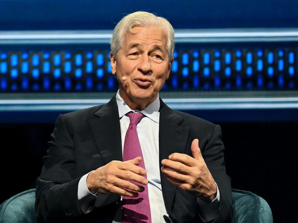 3 grafik menunjukkan di mana kecoa kredit Jamie Dimon mungkin bersembunyi di pasar