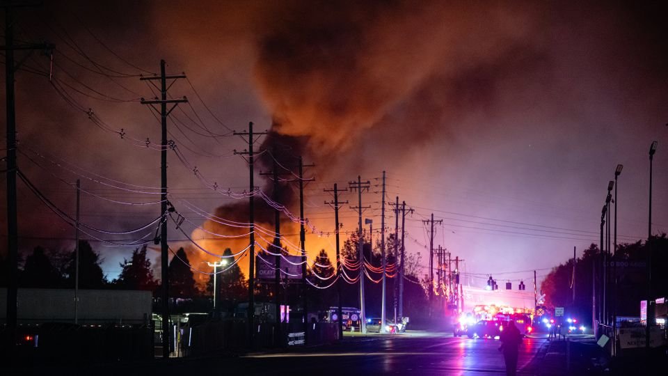 3 pekerja di pabrik Louisville hilang setelah kecelakaan pesawat UPS tampak seperti ‘kemarahan yang luar biasa,’ kata pemiliknya