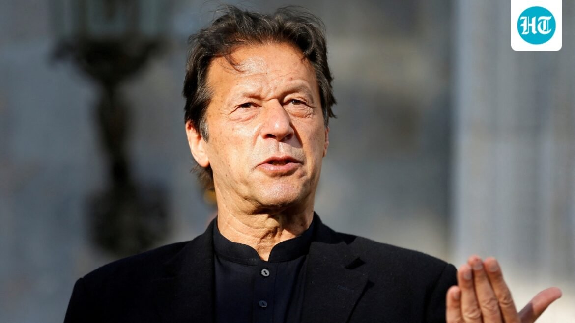 Adik perempuan Imran Khan mengungkapkan kekhawatirannya atas kondisi saudara laki-lakinya di penjara: ‘Tanpa memberi tahu kami apa pun’