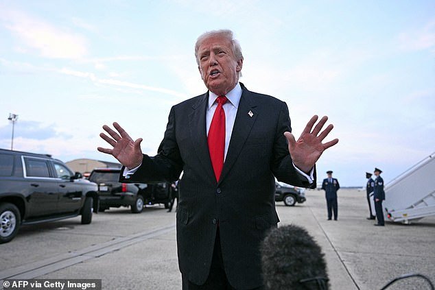 BBC bersiap untuk merendahkan diri di hadapan Donald Trump HARI INI sebelum gugatan presiden senilai miliaran dolar berakhir