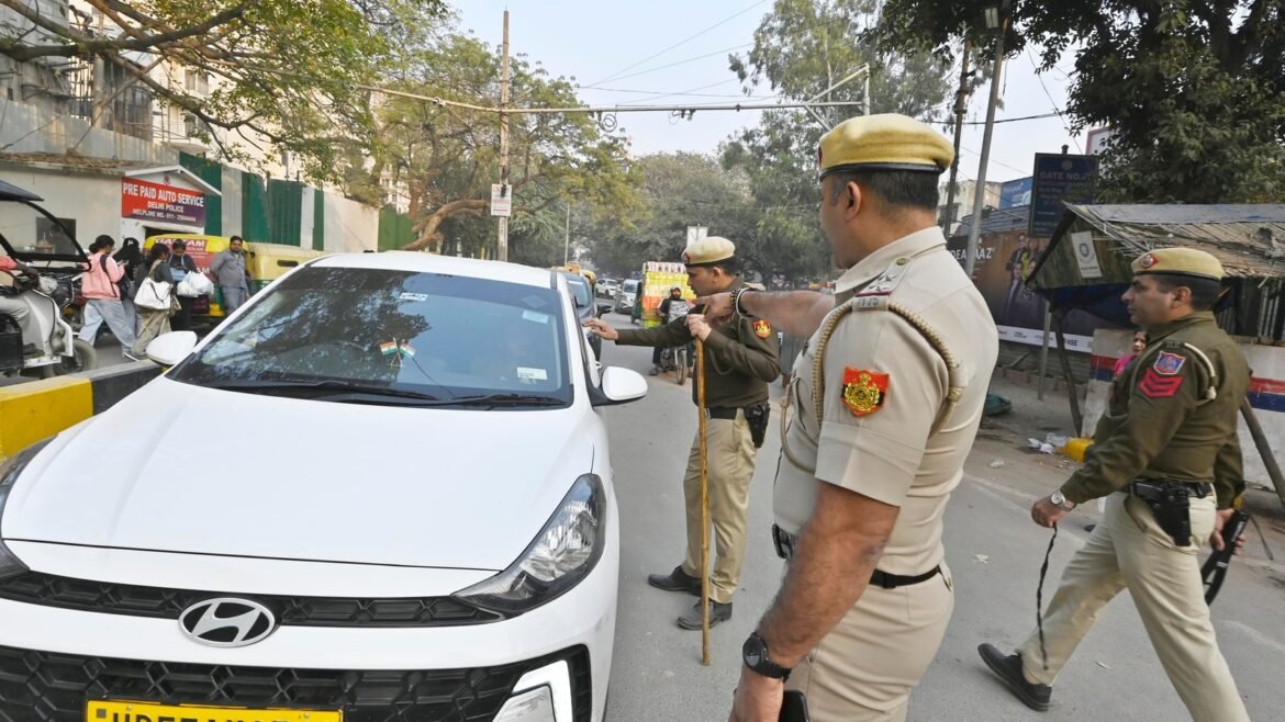 Ban bus pecah setelah ledakan Benteng Merah memicu kepanikan di Mahipalpur Delhi