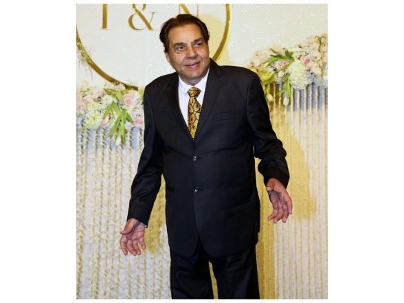 Berita Hiburan | Anil Kapoor, Sanjay Dutt dan selebriti lainnya berduka atas meninggalnya aktor legendaris Dharmendra