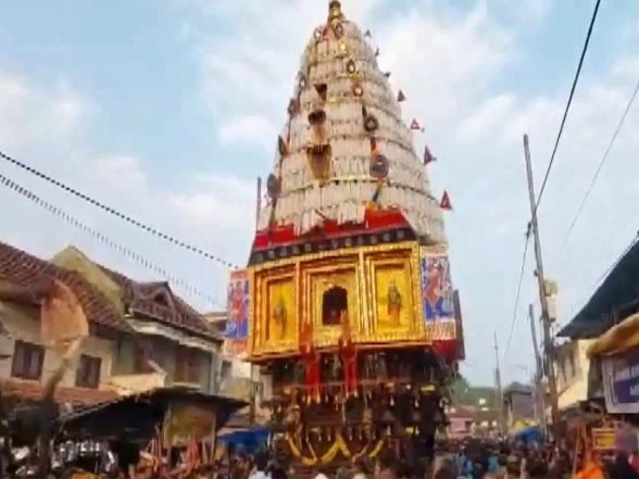 Berita India | Para penyembah berbondong-bondong ke kuil Sabarimala untuk ziarah tahunan Mandala-Makaravilakku