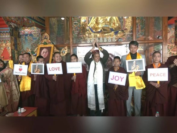 Berita India | Seorang penulis India yang menjadi industrialis menerbitkan dua buku tentang Dalai Lama