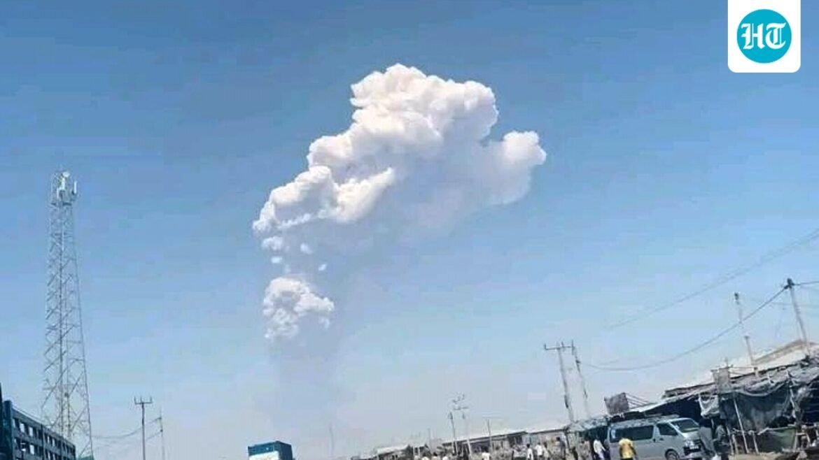 ‘Bom abu’: Penduduk setempat melihat gunung berapi di Etiopia meletus untuk pertama kalinya sejak Zaman Es