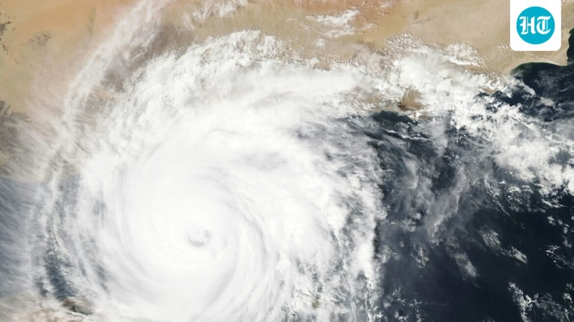 Daerah bertekanan rendah di Teluk Benggala kemungkinan akan meningkat menjadi ‘Topan Senyar’ selama 24 jam ke depan