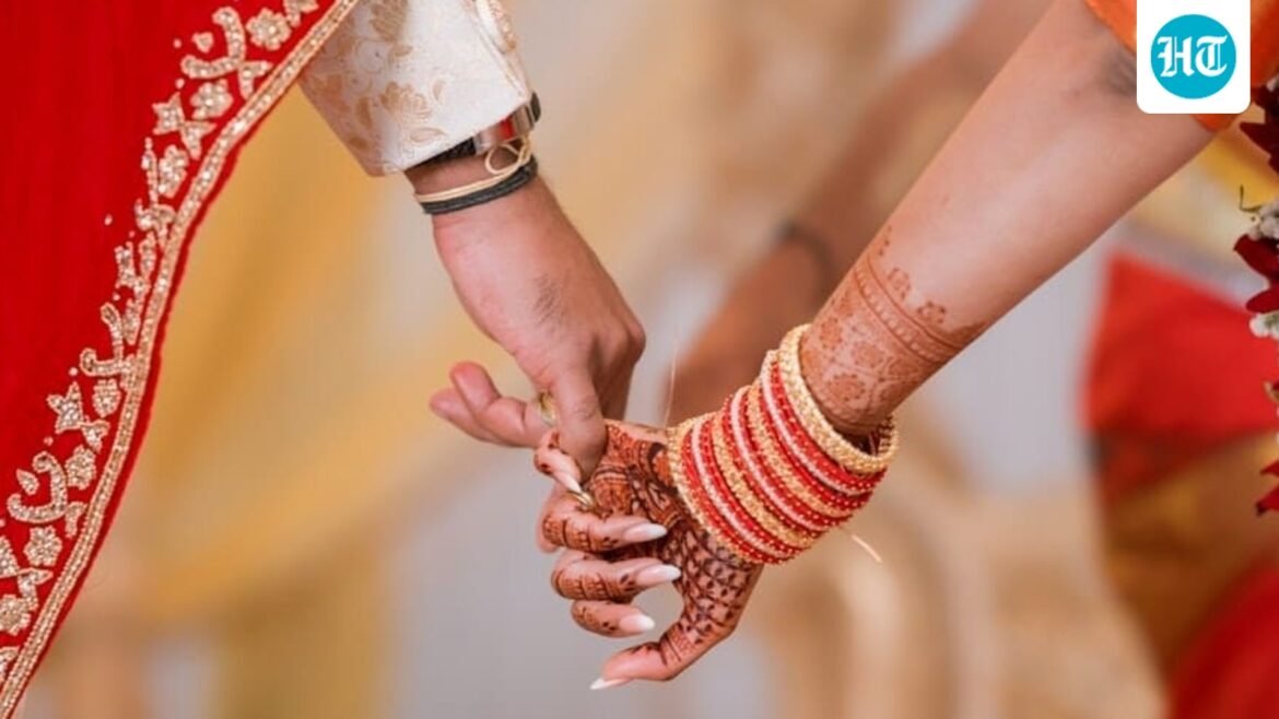 Dua wanita di Bengal menentang norma untuk menikah satu sama lain: ‘Kita bisa memutuskan hidup kita sendiri’