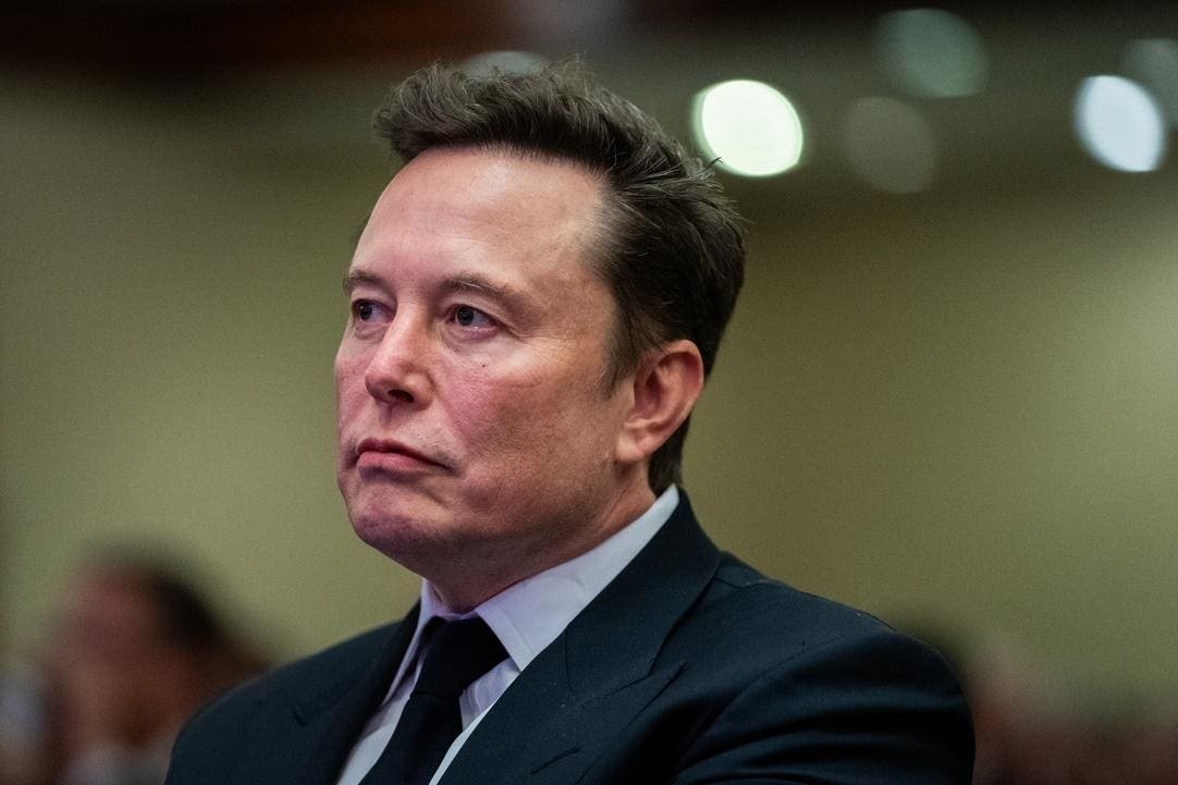 Elon Musk dan Larry Ellison kehilangan hampir $30 miliar pada hari Kamis