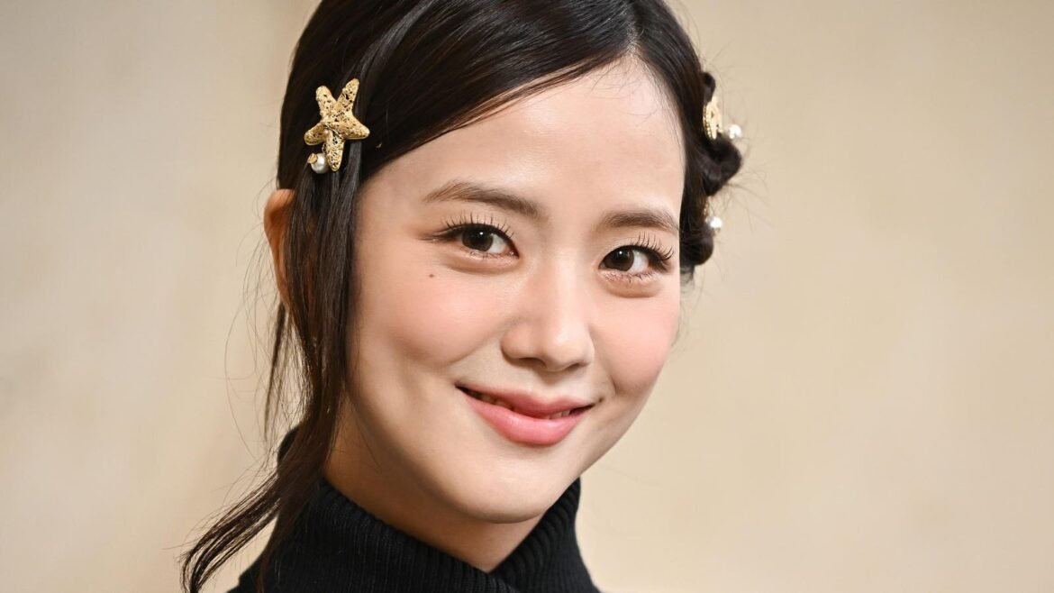 Jisoo bergabung dengan rekan satu bandnya di Blackpink dengan lagu hit radio solo pertamanya