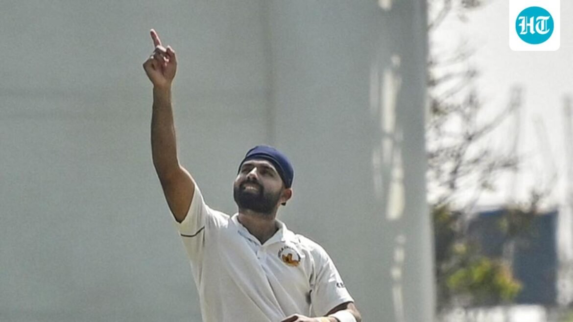 Karnataka mengalahkan Chandigarh, Delhi terus berjuang