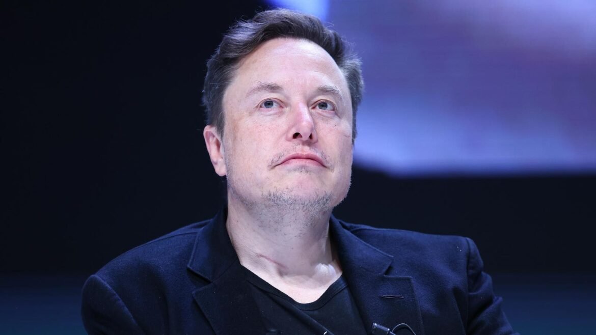 Kekayaan Bersih Musk Turun $10 Miliar Sementara Saham Tesla Jatuh—Inilah Alasannya