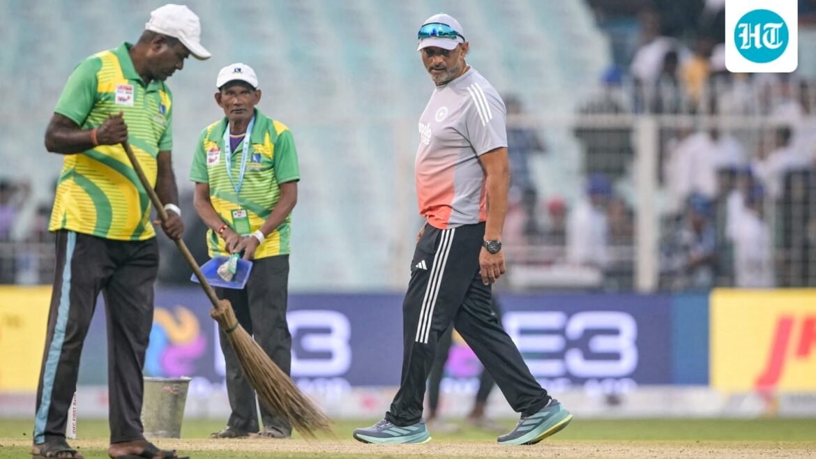 Kritik Sitanshu Kotak memicu bahaya di ruang ganti saat India menghadapi tes identitasnya di jalan di Guwahati