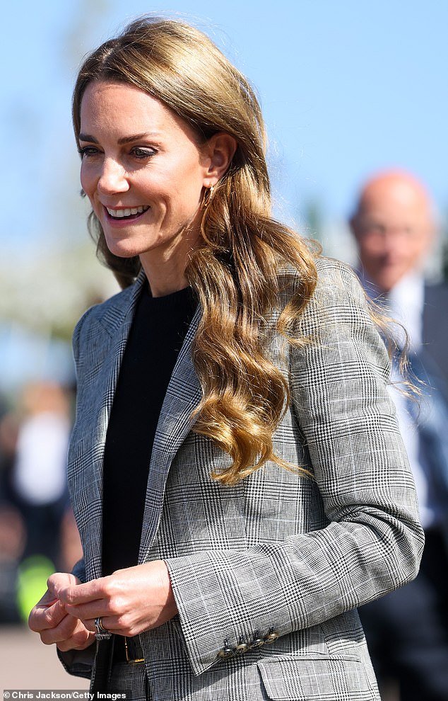 LIZ JONES: Maaf, tapi sudah waktunya Kate berhenti membuat alasan.