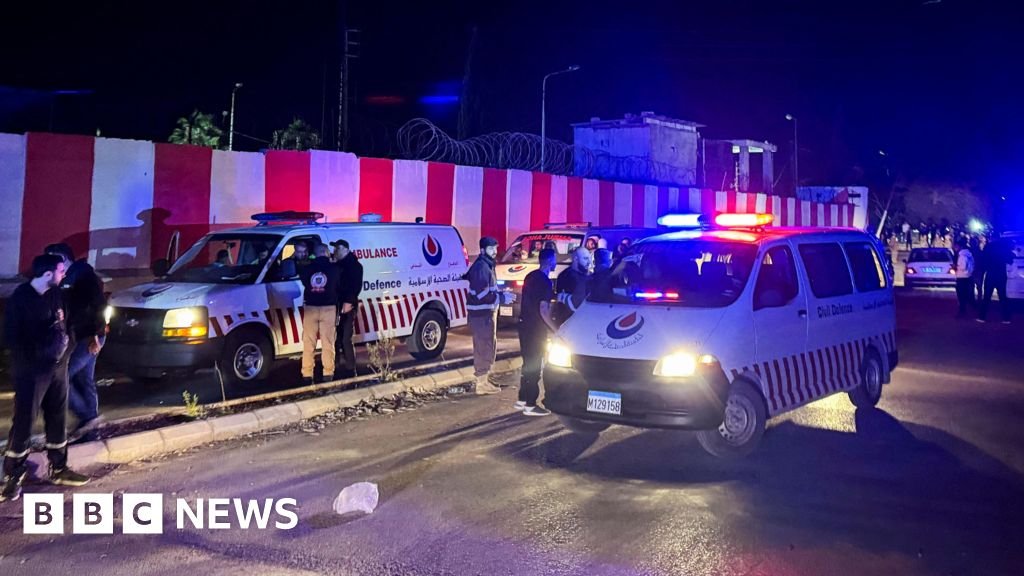 Lebanon mengatakan serangan Israel di dekat kamp pengungsi Palestina menewaskan 13 orang