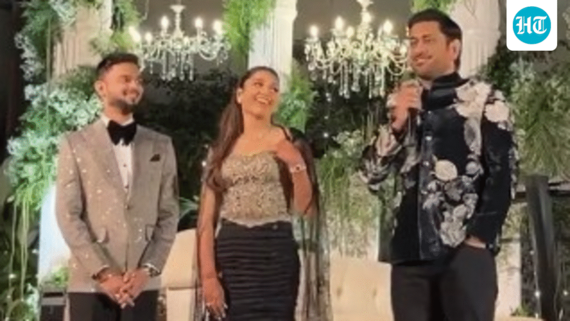 MS Dhoni memberikan nasihat jujur ​​​​tentang pernikahan saat pidato pernikahan dalam video viral: Tonton