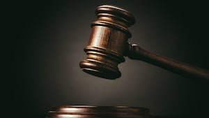 Mantan eksekutif organisasi medis nirlaba lokal telah mengaku bersalah menipu jutaan orang