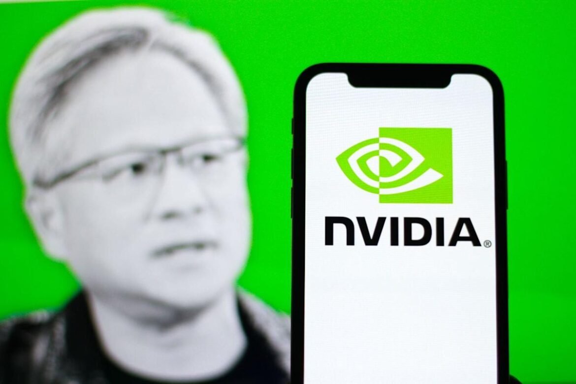 Mengapa semua orang khawatir dengan penjualan Nvidia yang luar biasa? Apa artinya ini dan mengapa penting bagi saham NVDA.