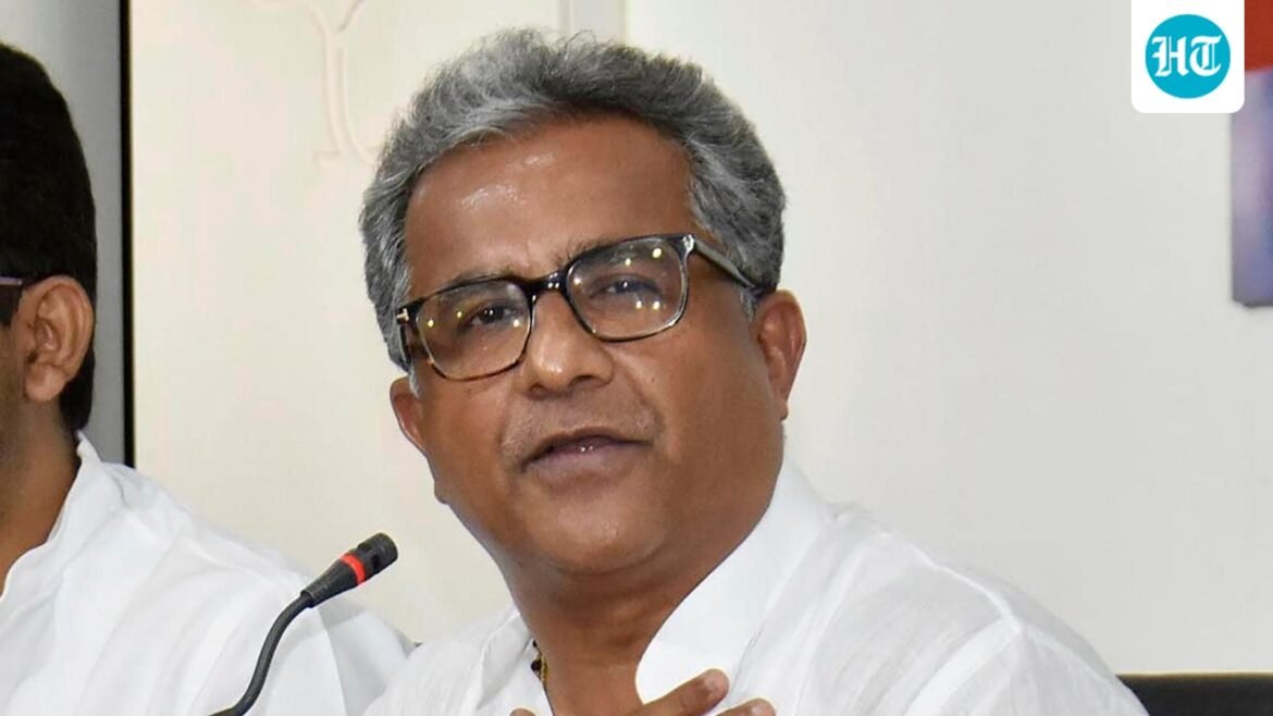 Nitish Mishra dari BJP memimpin dengan lebih dari 43.000 suara di Janjharpur