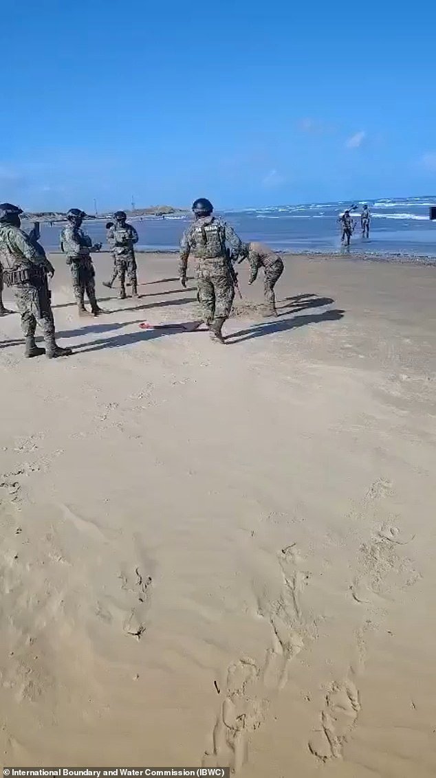 Pasukan AS INVAD Meksiko, menyebabkan ketegangan meningkat tajam ketika Pentagon mencoba menahan dampak buruknya