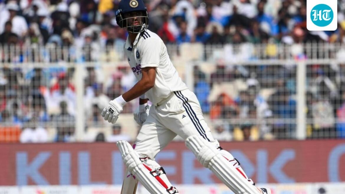 Permainan suap: Time India mempelajari seni bertahan hidup