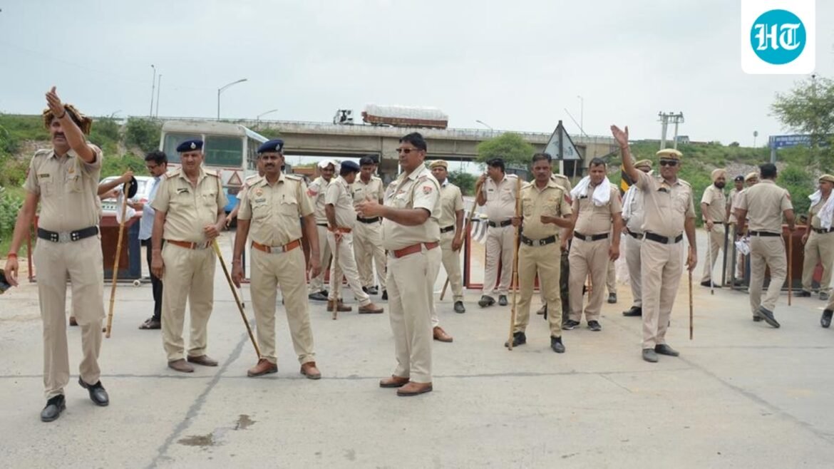Polisi J&K menggagalkan rencana teror besar di Faridabad; Ditemukan 300 kg bahan peledak, senapan serbu AK-47