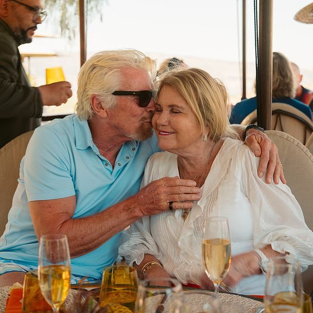 Postingan menyentuh Sir Richard Branson kepada istri tercintanya sebelum mengumumkan kematiannya – video menunjukkan pasangan tersebut merayakan pernikahan mereka di Pulau Necker