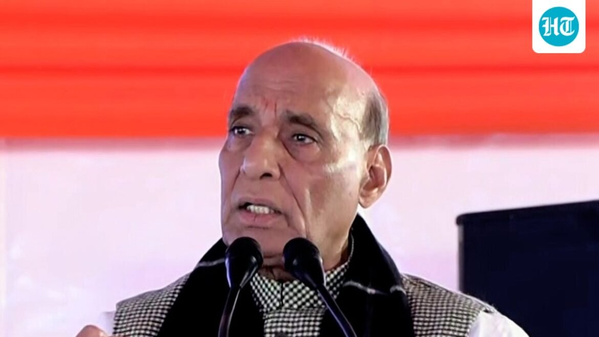 Rajnath Singh berduka atas kehilangan pilot ‘pemberani dan pemberani’ setelah kecelakaan Tejas