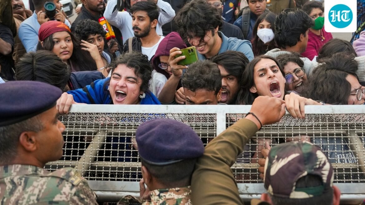 ‘Sebuah olok-olok terhadap hukum, alamat yang salah’: Mengapa pengadilan Delhi memerintahkan pengunjuk rasa di Gerbang India untuk ditahan