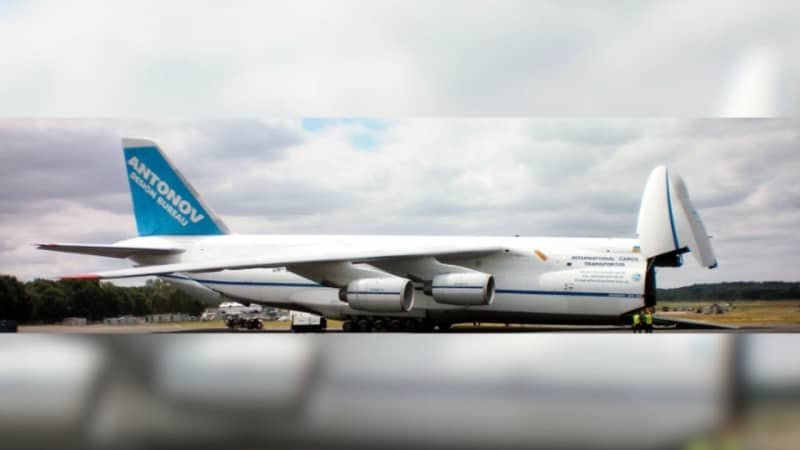 Sebuah pesawat kargo UEA yang membawa truk militer Amerika mendarat di Bandara Ben Gurion