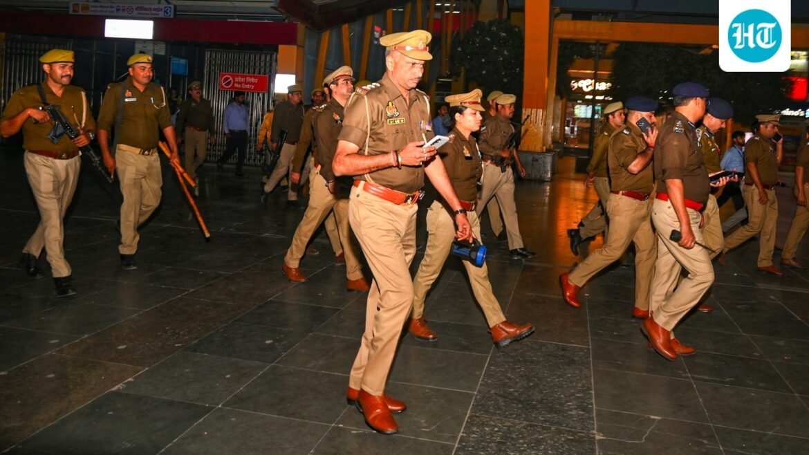 Stasiun kereta api Delhi-NCR dalam keadaan siaga tinggi setelah ledakan mobil di Benteng Merah, unit anjing dikerahkan