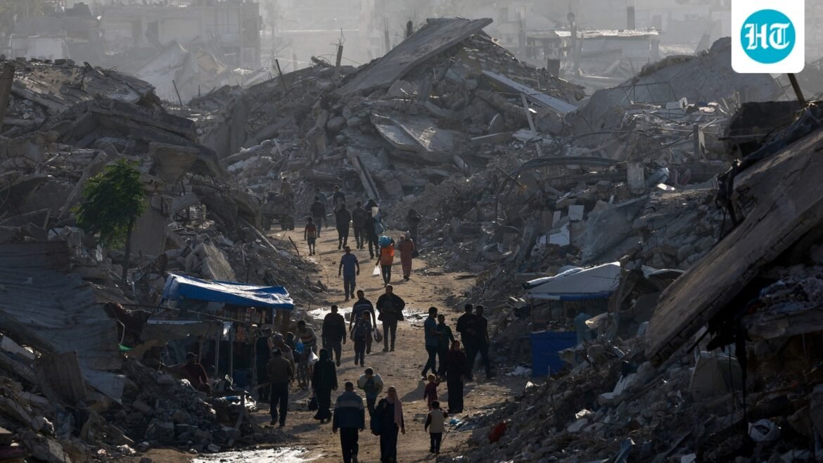 Tentara Israel menyerang Jalur Gaza di tengah meningkatnya ketegangan dengan Hamas