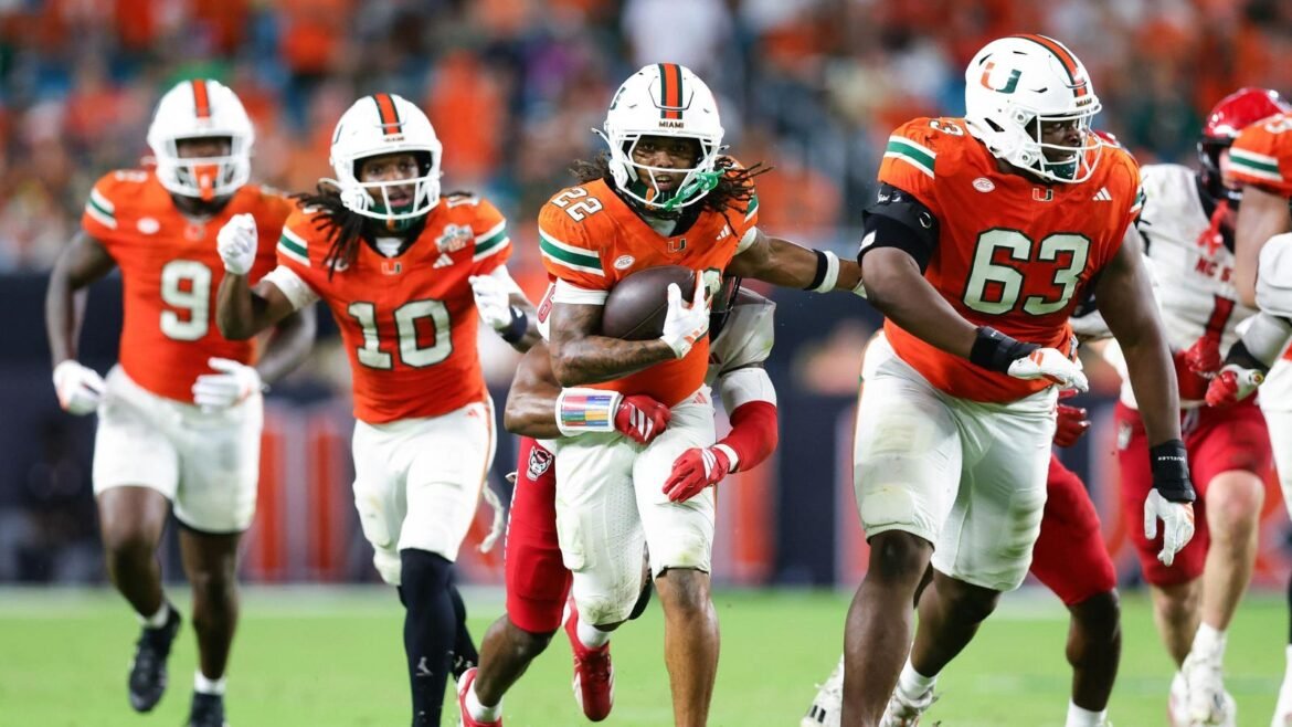 Tim gelembung menciptakan banyak intrik Playoff Sepak Bola Perguruan Tinggi