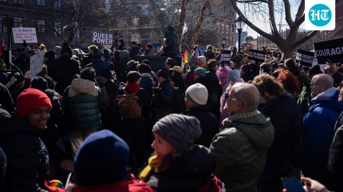 Trans Amerika Kehilangan Kebebasan Paspor karena Mahkamah Agung AS Menjunjung Kebijakan Trump