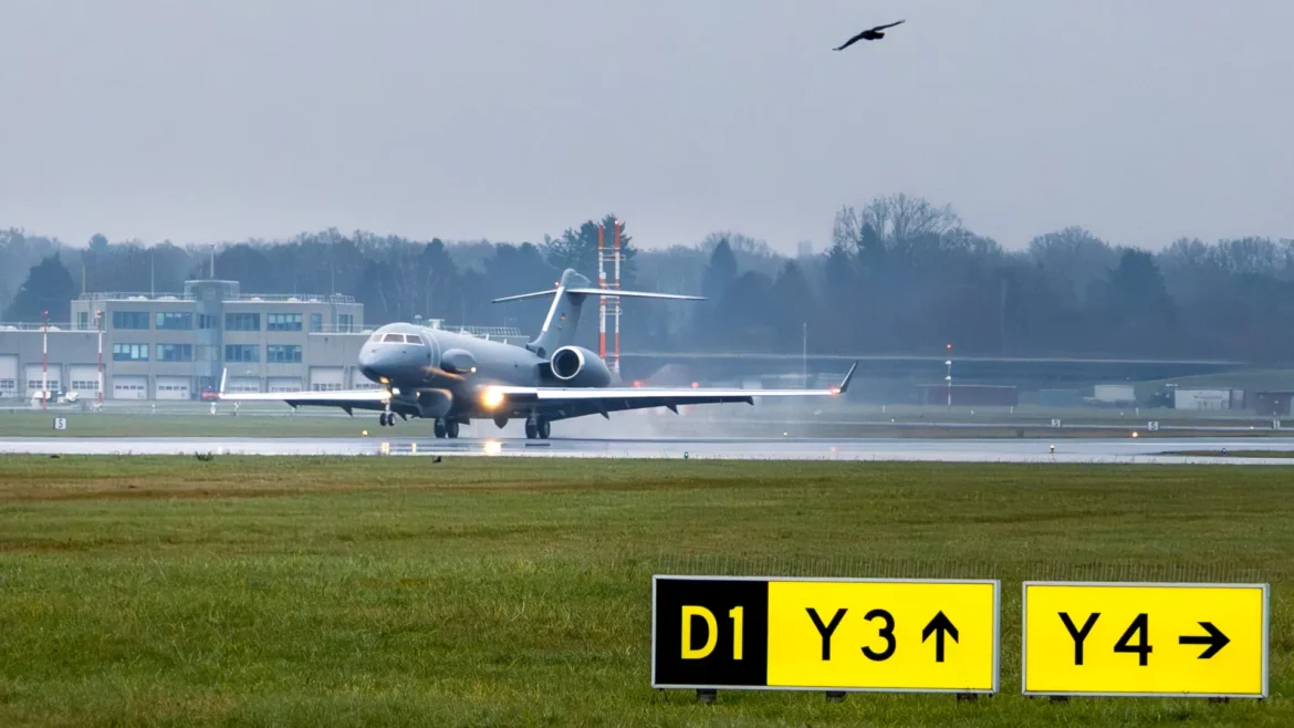 Angkatan Udara Jerman menerima pesawat pengintai radio PEGASUS pertama di Hamburg