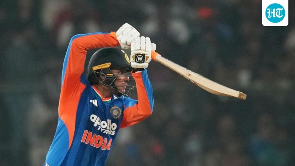 Bangun jam 4 pagi, berolahraga di gym, berenang, memukul angka enam hingga malam hari, dan masih memarahi legenda India karena kesalahannya: The Abhish Sharma sto