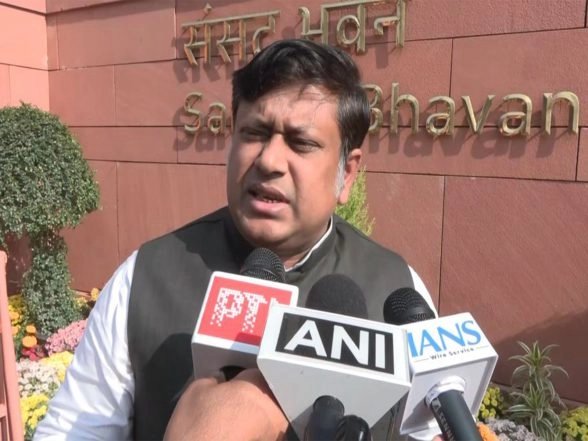 Berita India | Pemerintah Bengal menghindari tindakan masjid bandara karena bank suara: Sukanta Majumdar