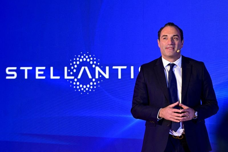 CEO Stellantis mengatakan hibrida adalah prioritas utama untuk pasar AS