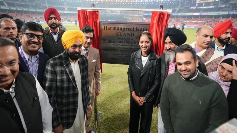 Harmanpreet Kaur, Yuvraj Singh diresmikan jelang pertandingan IND vs SA 2nd T20I 2025 di Stadion Kriket Internasional Maharaja Yadavindra Singh, Mullanpur