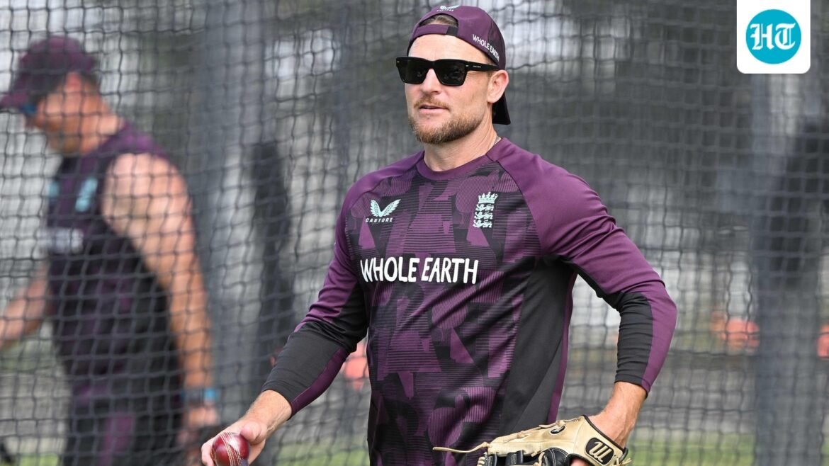 Inggris diminta untuk mempertahankan Brendon McCullum, mantan bintang AS berkata ‘Singkirkan emosi, lihat angkanya’: ‘Dia harus lebih banyak mendengarkan’
