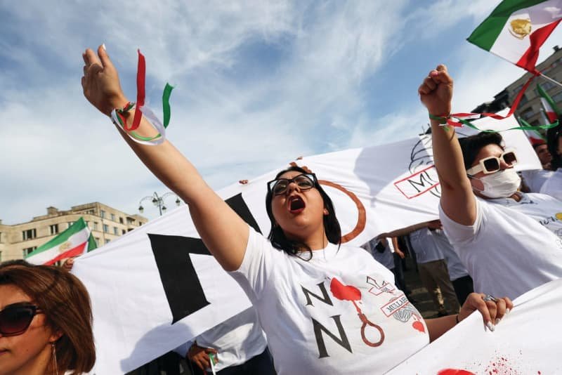 Iran membebaskan pengantin anak dari hukuman mati setelah dia menetap di keluarga pelaku kekerasan yang sudah meninggal