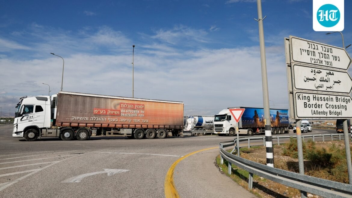 Israel membuka kembali penyeberangan Tepi Barat-Yordania untuk membantu Gaza: pejabat