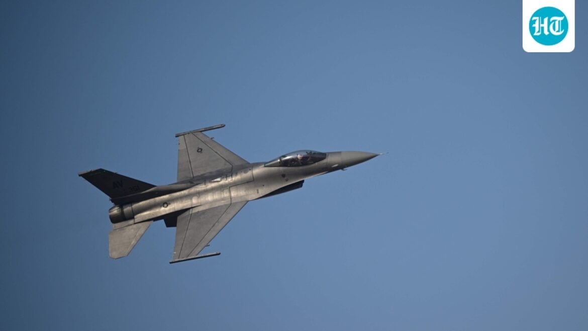 Jet tempur F-16 Amerika jatuh di gurun California, pilotnya masih hidup